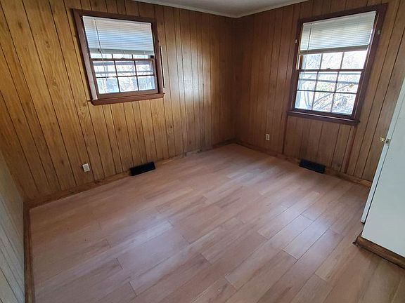 4th image of 1021 Willard St