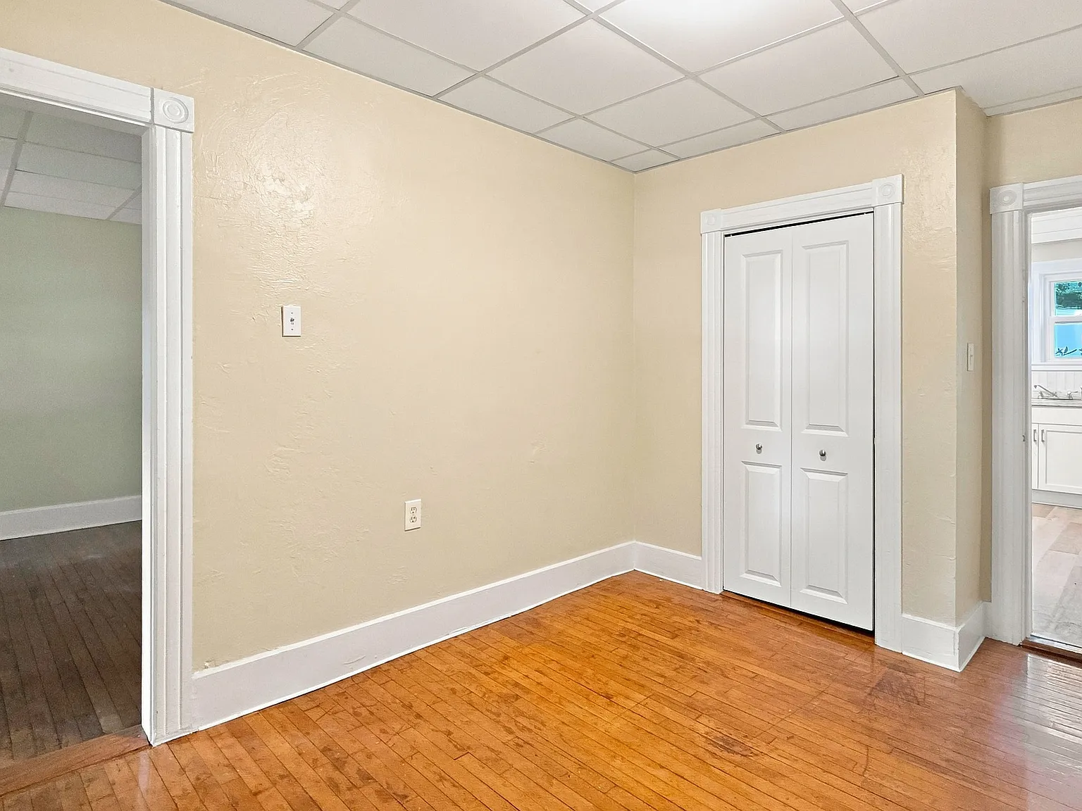 3 bed, 900 sqft, $1,800 — Photo 4