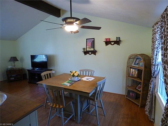 5th image of 8585 Carriage Hill Dr NE