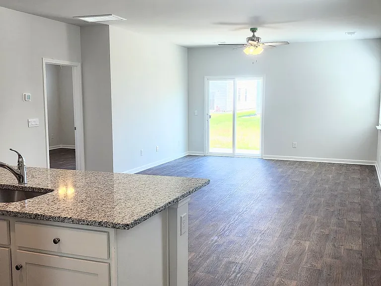 932 Woodside Creek Ln — Photo 2