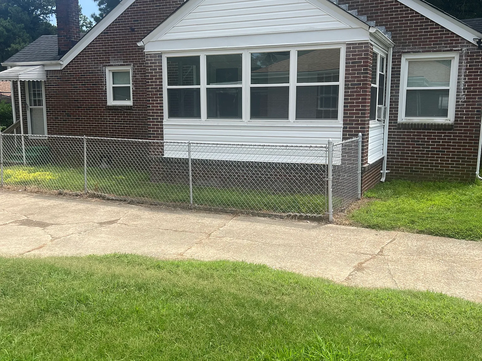 4 bed, 2.5 bath, 2950 sqft, $2,400 — Photo 4