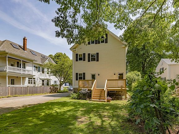4th image of 58 Maple Ave #58