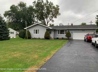 4045 S Pine Dell Dr, Lansing, MI 48911