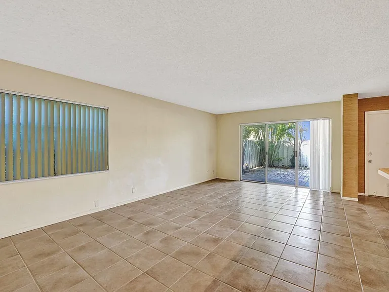 260 Seabreeze Cir — Photo 5