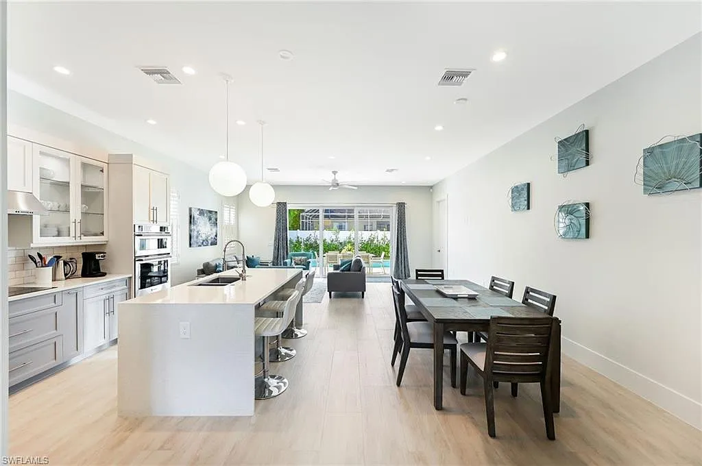 4 bed, 4.5 bath, 3350 sqft, $25,000 — Photo 4