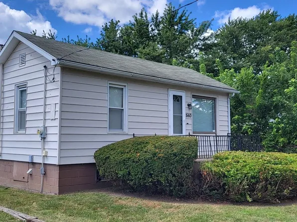 1560 Brown Ave, Galesburg, IL 61401