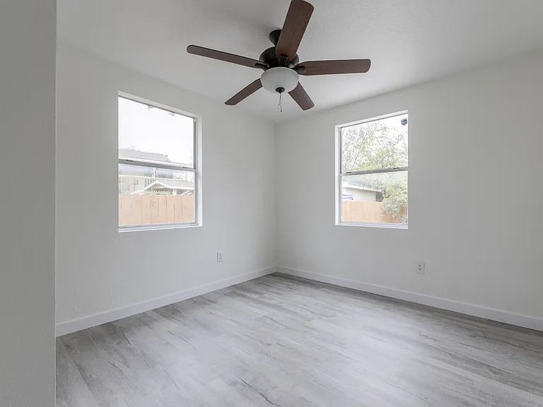 125 Forrest Ave — Photo 9