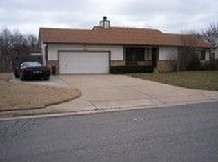 402 N Apple Ln, Haysville, KS 67060
