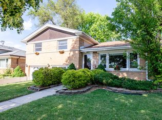 10313 S 51st Ct, Oak Lawn, IL 60453