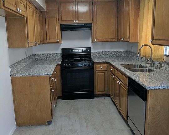 5th image of 13522 Glenoaks Blvd APT 6