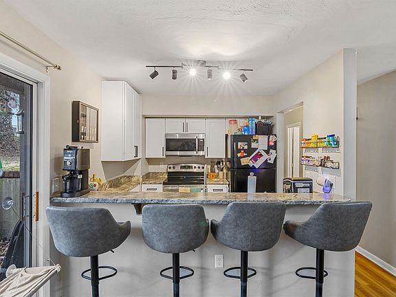 2nd image of 805 Claytor Sq Unit 805