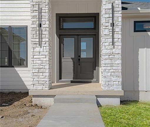 4th image of 2306 Foxtail Dr