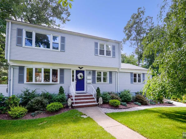 12 Shelby Ave, Paramus, NJ 07652