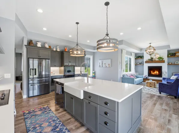 5737 Raven Point Rd, Prior Lake, MN 55372