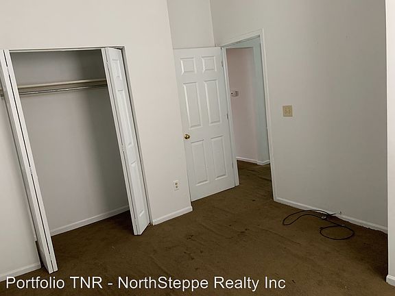 4th image of 34 W Norwich Ave