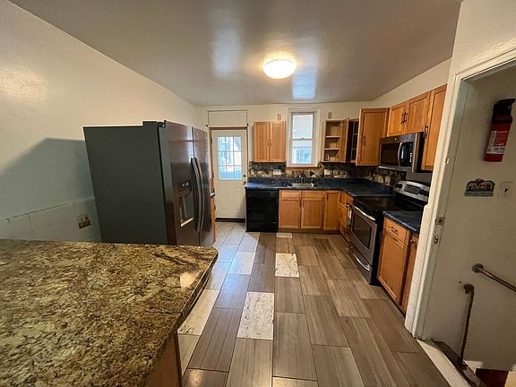 4th image of 3140 Longshore Ave