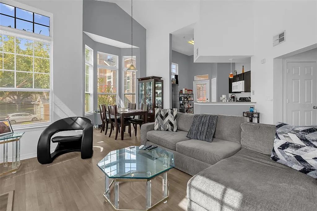 2 bed, 2.0 bath, 1158 sqft, $1,800 — Photo 4