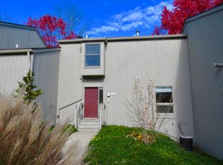 2134 Overlook Ct, Ann Arbor, MI 48103