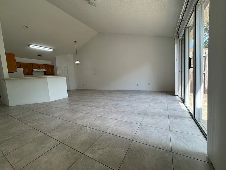 30 Rosecroft Ln #B — Photo 9