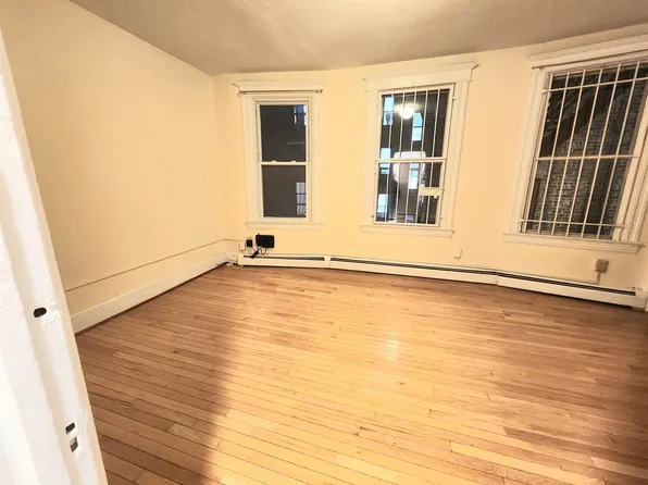 122 Jewett Avenue image 9 of 16