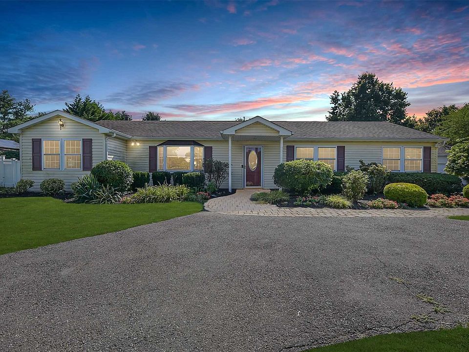 1st image of 32 Ross Ln