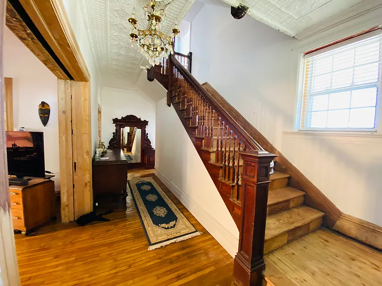 Entry way (1st Floor).
