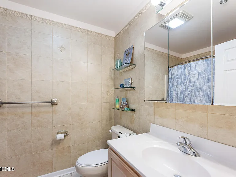 32 Webster Ave #5 — Photo 10