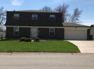 10 Lake Hill Dr, Saint Peters, MO 63376