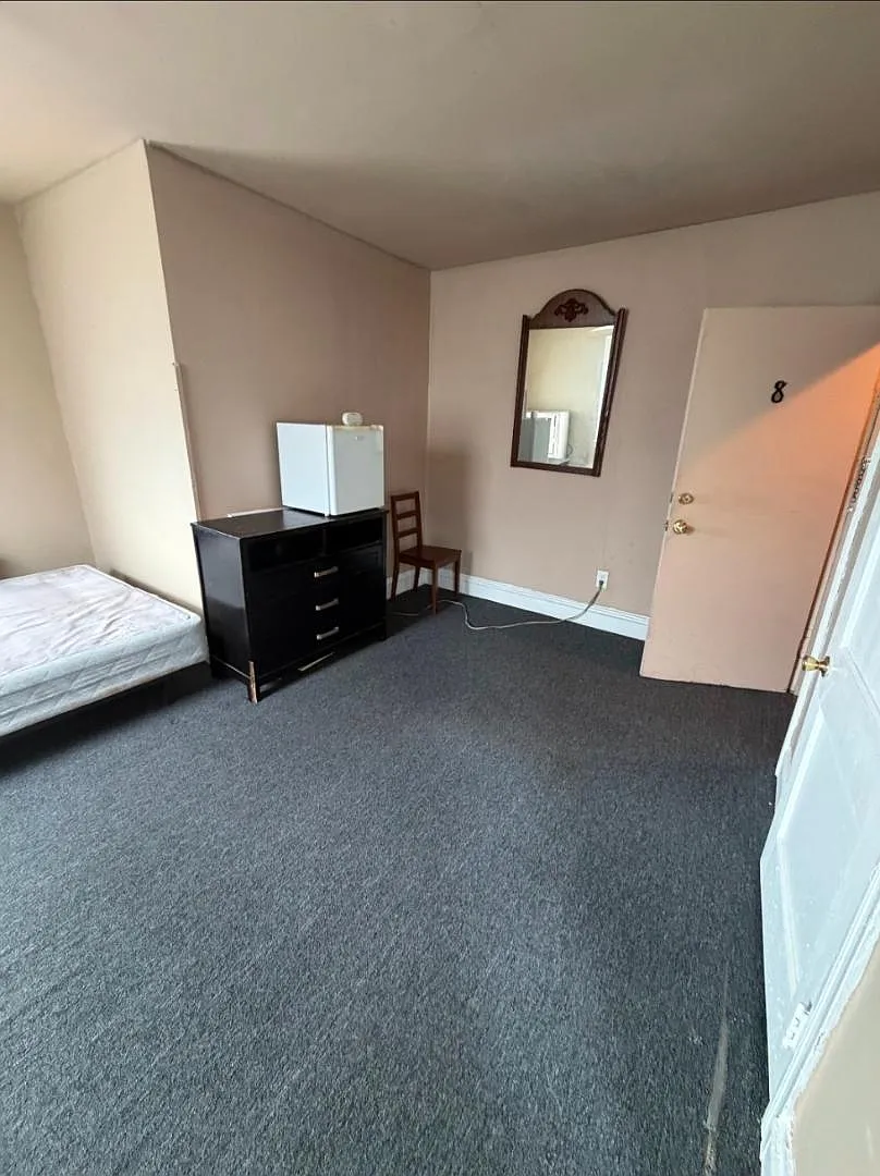 129 S Kingston Ave - Rm 8 — Photo 3