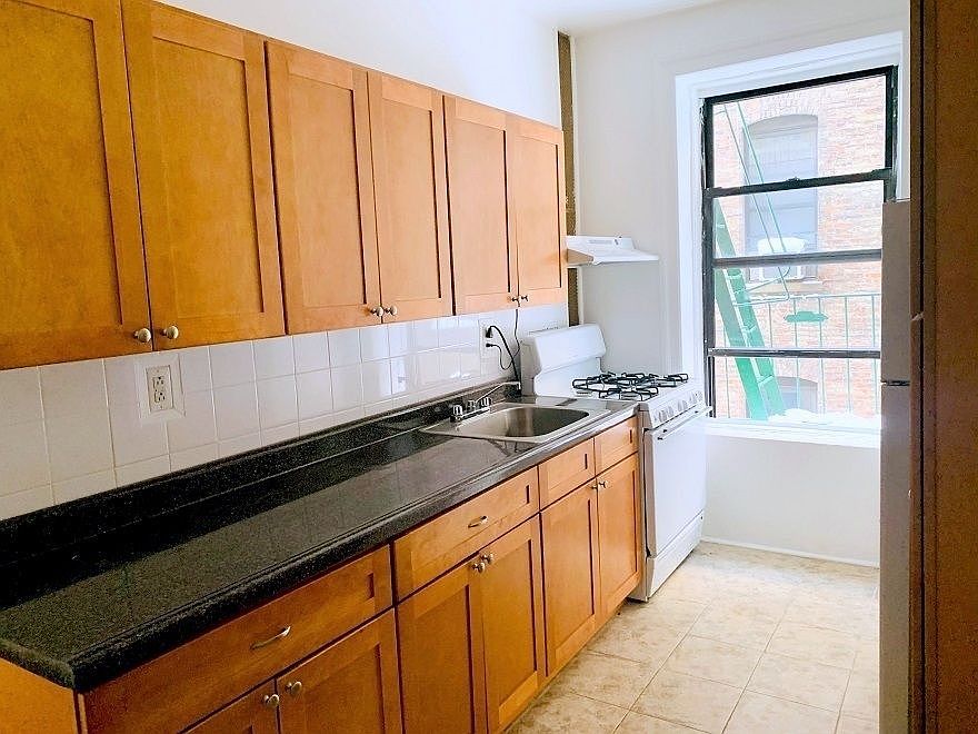 1st image of 746 St Nicholas Ave APT 8