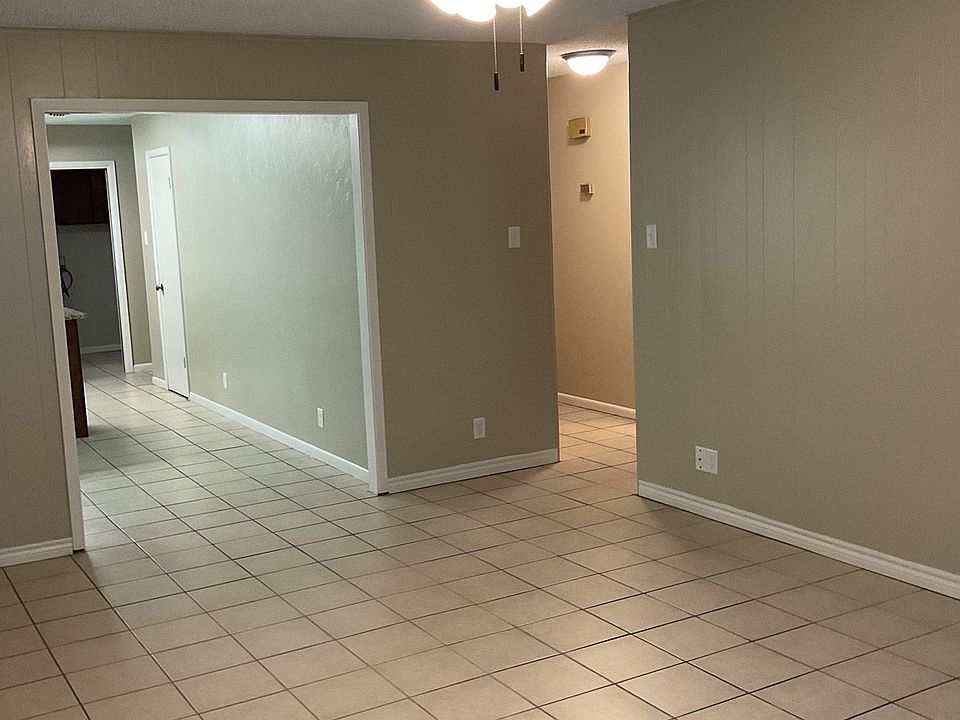 2nd image of 1723-1725 Preston Dr #1723