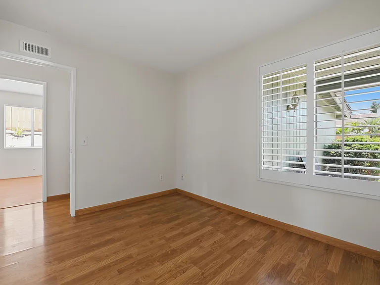 1712 Greentree Rd — Photo 14