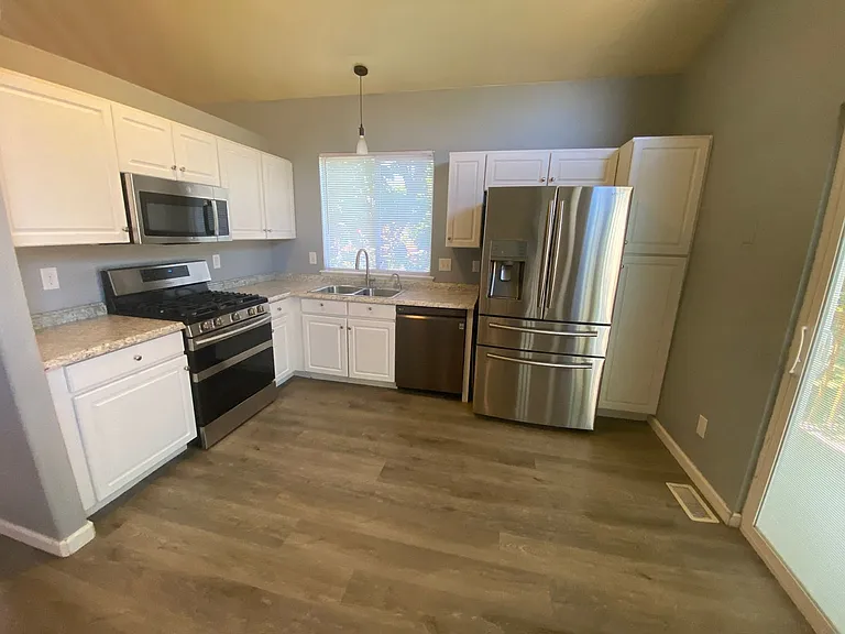 8665 Cloverleaf Cir — Photo 14