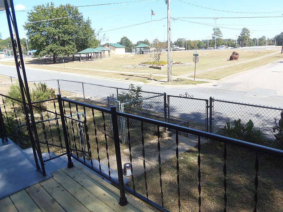 2nd image of 301 4th St