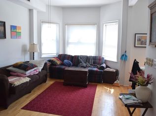 1422 W Fletcher St APT 2F, Chicago, IL 60657