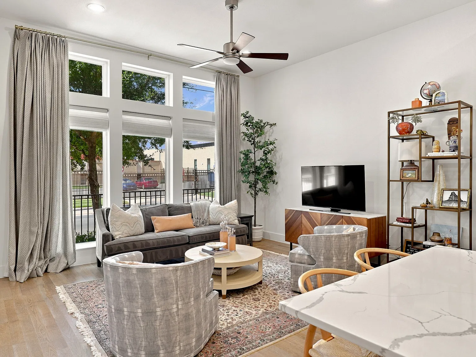 2 bed, 1887 sqft, $3,400 — Photo 2