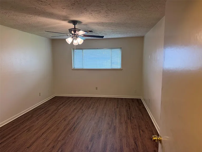 214 Kings Ct — Photo 11