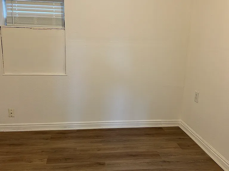 239 S 200 W — Photo 10
