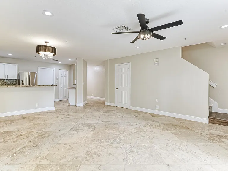 316 SE Bloxham Way — Photo 7
