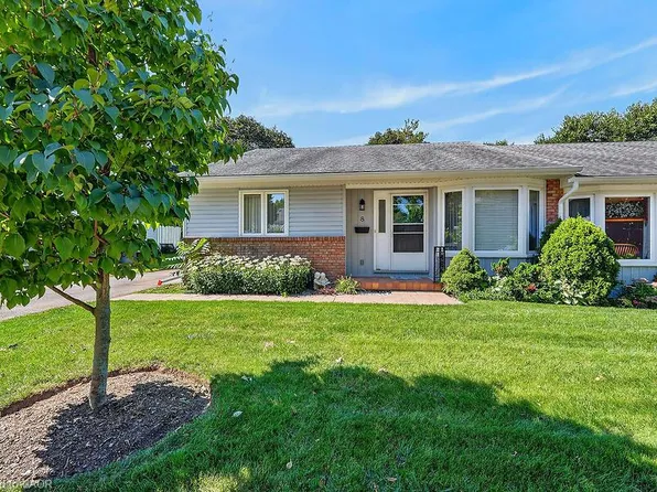 4 Rossmore Ave #8, Grimsby, ON L3M 3E3