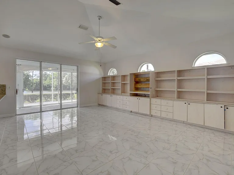 8028 Plantation Lakes Dr — Photo 10