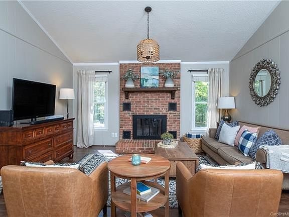 3rd image of 849 Hillcroft Pl