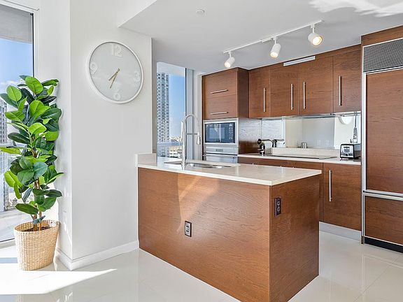 5th image of 465 Brickell Ave #Id1232168p