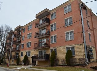 8733 Willow Blvd APT 3C, Willow Springs, IL 60480