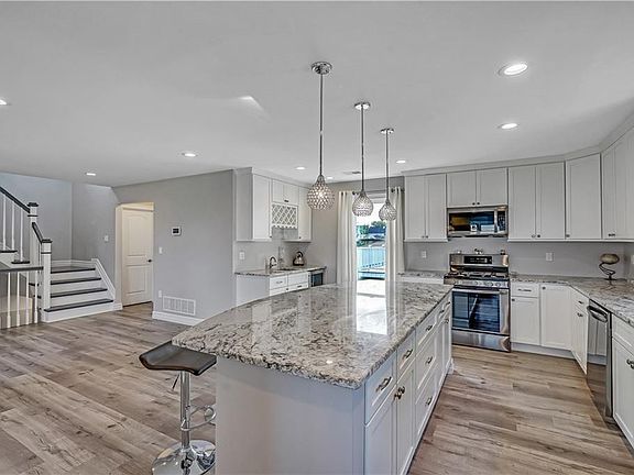 5th image of 108 N Rosewell St