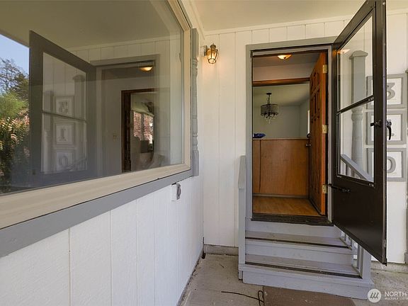 5th image of 310 N Melbourne Street