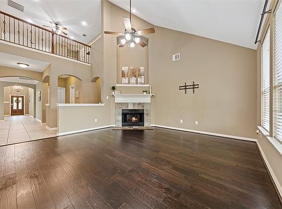 3rd image of 1613 Buckthorne Dr