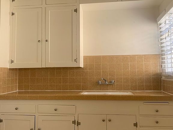 5th image of 125 Granada Ave APT D