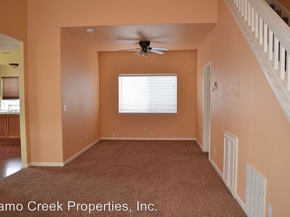 4th image of 308 Aaron Cir