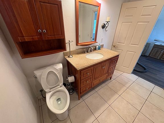 5th image of 815 W Vista Way
